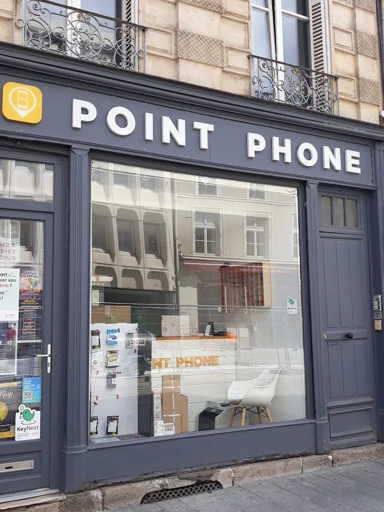 Devanture de la boutique Point Phone au 70 rue Saint-Georges à Nancy